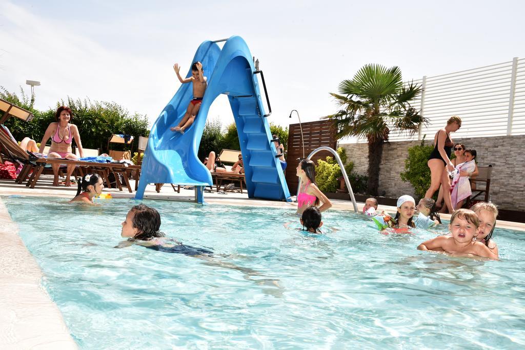 Hotel Fedora Riccione Esterno foto